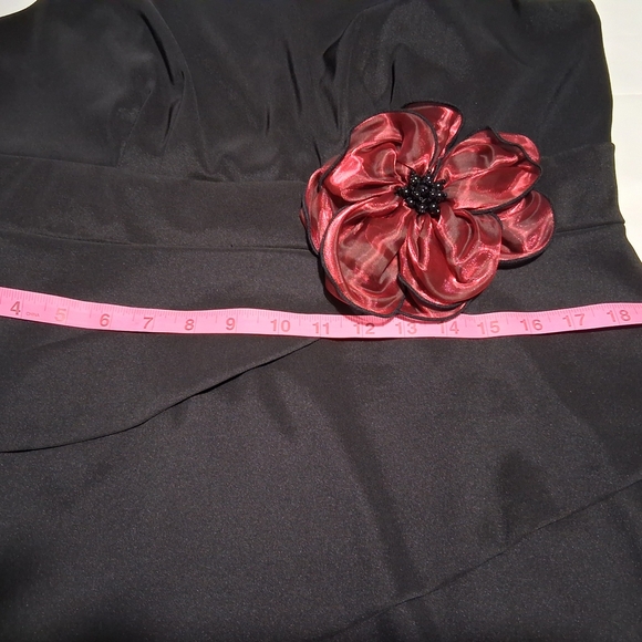 Black Sleeveless Asymmetrical Dress with Red Floral Accent Size16 - Picture 13 of 13